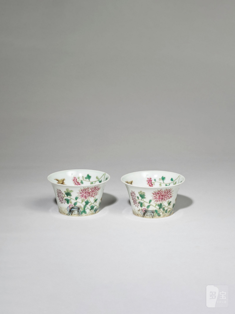 洪憲 粉彩菊花紋盃一對 「洪憲年製」款 | PAIRE DE COUPES EN PORCELAINE DE LA FAMILLE ROSE - 图12